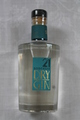 eine Flasche Dry Gin 21+2