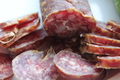 aufgeschnittene Lammbratwurst